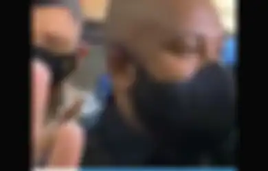Rambut Dikuncir Pakaian Serba Hitam, Pria yang Mengawal Irjen Ferdy Sambo di Kantor Bareskrim Polri Curi Perhatian, Sosoknya Dipertanyakan