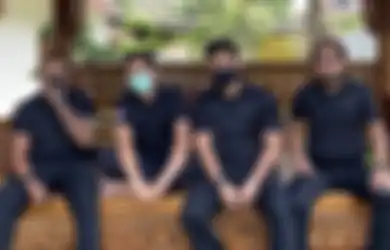 Ajudan Irjen Ferdy Sambo LIburan Bareng, Sosok yang Duduk di Sebelah Brigadir J Dipertanyakan, Foto Pengawal Eks Kadiv Propam Bikin Heboh