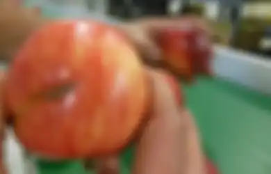 4 Waktu yang Enggak Disarankan untuk Makan Apel. Enggak Menyehatkan!