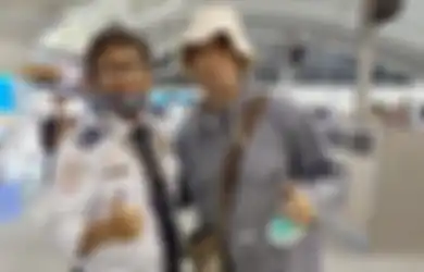 Liam Gallagher Kepergok di Bali, Pegawai Bandara Ini Beruntung Bisa Foto Bareng