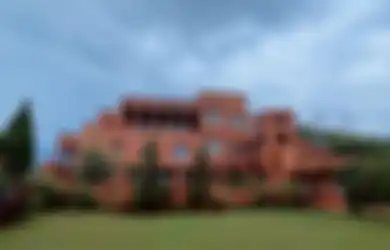 Super Luas dan Mewah Bak Istana di Film Disney, Beginilah Penampakan Rumah Masa Kecil Tasya Farasya dan Tasyi Athasyia yang Bikin Netizen Tercengang