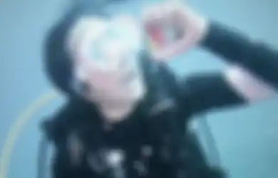 Ketemu Sampah Plastik, Gisel Malah Bangga Foto Mainan Limbah di Laut
