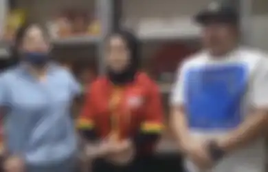 Pantas Razman Nasution Tekuk Lutut, Begini Cara Hotman Paris Bikin Wanita Ambil Coklat di Alfamart Terpojok, Foto Pelaku Makin Dibully