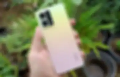 Unboxing OPPO Reno8, Varian Yang Paling Terjangkau Tapi Masih Mewah