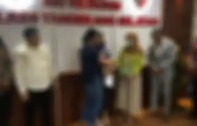 'Saya Mohon Maaf' Kasus Pencurian Cokelat di Alfamart Berakhir Damai, Terlapor Mariana Ahong Ternyata Punya Kelainan Ini