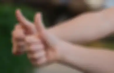Akan Mendapat Kehormatan, Simak 4 Arti Kedutan di Area Jempol Kanan Menurut Primbon Jawa