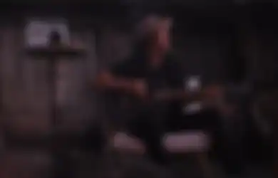 Cover Lagu Long Shadow, Eddie Vedder Ikut Rayain Ulang Tahun Joe Strummer ke-70!