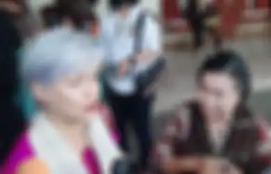 Mahir Bahasa Rusia Sampai Jadi Sarjana, Irma Hutabarat yang Dampingi Ayah Brigadir J di Wisuda Almarhum Putranya Ternyata Bukan Sosok Biasa, Ini Profilnya
