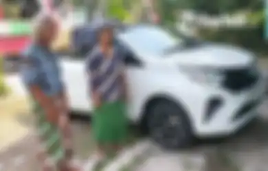 Tak Bisa Nyetir, Kakek di Sragen yang Sempat Dikira Pengemis oleh Satpam Showroom Ungkap Alasannya Beli Mobil Cash Pakai Seluruh Uang Tabungannya Hasil Cari Rosok Selama 2 Tahun, Simpan Ketakutan