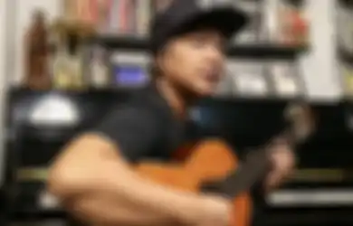 Cholil Mahmud: Efek Rumah Kaca Sering Nulis Lagu Kritik Sosial Karena Banyak Baca Koran
