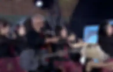 Iwan Fals Nyanyi dan Ikut Dance Lagu 