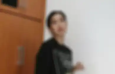 4 OOTD Nadiya Rawil Pakai Kaos Hitam Buat Gaya Kasual. Modis Abis!