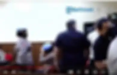 Bukan Putri Candrawathi, Wanita Diduga Polwan Ini Jadi Sorotan Usai Usap Air Mata Setelah Ferdy Sambo Dipecat, Siapakah Dia?