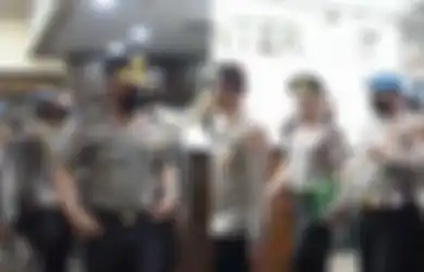 Tangis Korban Skenario Ferdy Sambo di Sidang Etik, Kompolnas Duga Karena Menyesal, Jenderal Bintang 3 Cecar Para Saksi: Kamu Bicara Jangan Berbelit