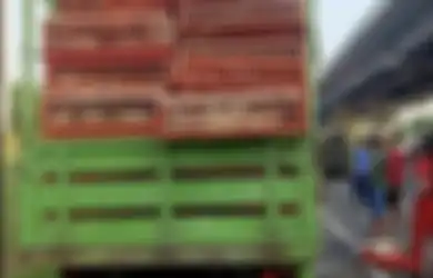 Penumpang Sampai Terjepit, Begini Penyebab Bus Lagi Ganti Ban Ditabrak Truk di Tol Cikampek, Foto Kecelakaan Beredar