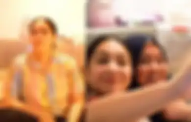 Rafathar dan Rayyanza Ditinggal di Rumah, Nagita Slavina Pinjam Handuk ke Anak Buah untuk Lakukan Ini di Kost Karyawannya, Istri Raffi Ahmad: Numpang Ya, Selonjoran Dulu