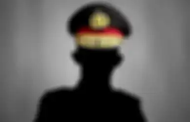 Lari Pakai Sarung Tinggalkan Seragam Dinas, Oknum Polisi Kabur saat Digerebek Berduaan dengan Istri Orang, Tak Kapok Meski Pernah Ketangkap Basah