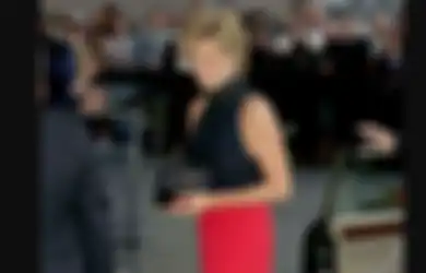 Sukses Memukau, Intip 4 Penampilan Princess Diana dengan Rok Merah