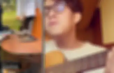 Gitarnya Rusak Pas Ditaruh di Bagasi, Ardhito Pramono Ingetin Maskapai Buat Hati-hati!