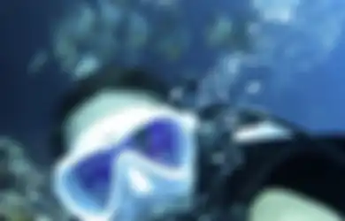 Selfie Bareng Ikan Cantik di Alor, Gisel Posting Foto Diving Unik