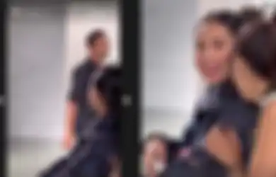 Suaminya Pakai Baju Serba Hitam Jadi Model Catwalk di New York, Nagita Slavina Justru Tertangkap Kamera Ngakak-ngakak, Istri Raffi Ahmad: Lihat Mukanya Ketawa Lagi Gue