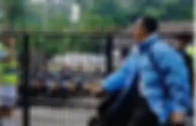 Viral Video Guru Terlambat Nggak Boleh Masuk Gerbang Sekolah, Siswa Hadang Tanyai Alasannya...