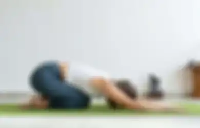 4 Gerakan Yoga Mudah yang Bisa Menghilangkan Kram Menstruasi