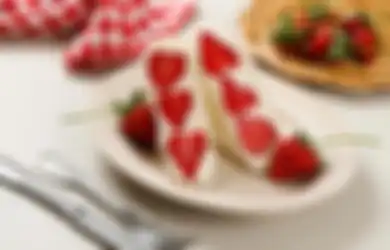 Strawberry Sando Cuma Butuh 3 Bahan Aja! Simple dan Enak Banget