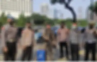 Terlanjur Diviralkan, Pemilik Koper Biru di Depan Polda Metro Bukan Orang Biasa, Foto Sosoknya Muncul
