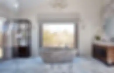 Manjakan Diri Anda di Kamar Mandi yang Mewah dan Cantik, Ikuti Tips Berikut untuk Meningkatkan Tampilan Ruangnya!