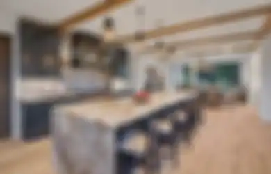 Menggabungkan Dapur dengan Ruang Tamu Datang dengan Kelebihan dan Kekurangannya Sendiri, Berikut Penjelasannya!