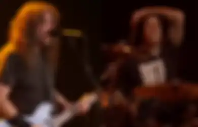 Rekomendasi Lagu Rock yang Dimainkan dengan Epik oleh Foo Fighters Bareng Travis Barker di Konser Tribute Taylor Hawkins!