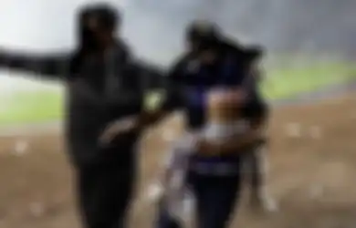 Ya Allah Anakku! Cerita Pilu Sosok Ibu di Tragedi Kanjuruhan, Tangisnya Pecah Anak yang Digendong Sudah Tak Bernyawa