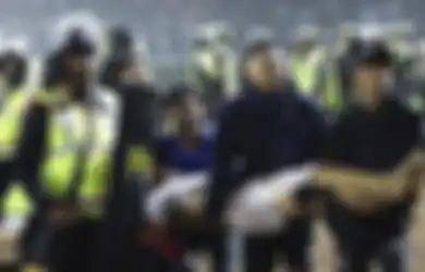 131 Korban Meninggal Tragedi Kanjuruhan Disebabkan Gas Air Mata atau Terinjak?