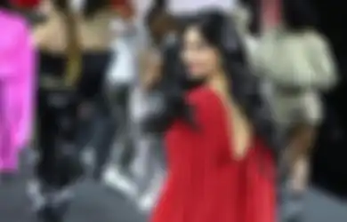 Jadi Trending, Ariel Tatum Tampil di Paris Fashion Week dengan Berani!