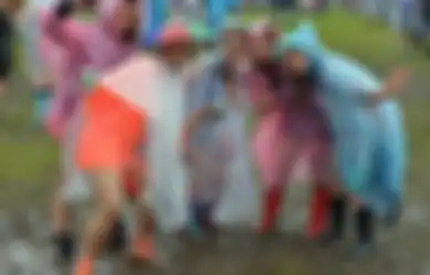 CATAT! 5 Barang Ini Wajib Dibawa ke Festival Musik saat Musim Hujan