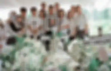 4 Foto Gisel Hadir di Pemakaman Ibunda Gading Marten, Bikin Netizen Soroti Hubungan Ini