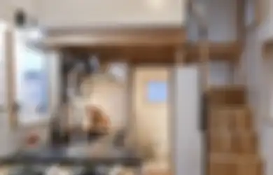 Jangan Sia-siakan Area Kosong Bawah Tangga, Tiru Desain Dapur Mungil dengan Mini Bar Nan Unik, Lihat 7 Foto Aestheticnya Auto Jatuh Hati