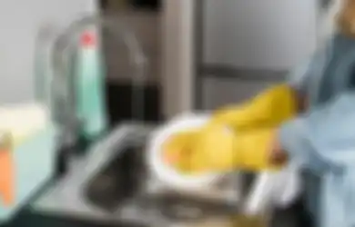 Bersih 100 Persen hingga Karat Hilang, Ternyata Bak Cuci Piring Bisa Kinclong dengan 1 Bahan Dapur Ini