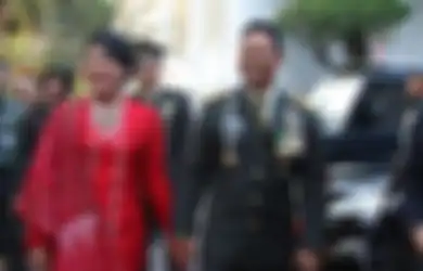 Bukti Cinta Mati Panglima TNI, Jenderal Andika Perkasa Santai Gendong Mesra Istrinya Turun dari Mobil di Bandara, Tak Malu Meski Disaksikan Anak Buah