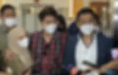 Lesti Kejora Kepergok Tak Semobil dengan Rizky Billar Saat Tinggalkan Polres, Ibu Baby L Hanya Jawab Begini Saat Ditanya Tinggal Serumah Lagi dengan Suami