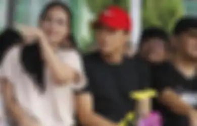 Pernah Unggah Foto Editan Menikah dengan Ariel NOAH, Penyanyi Dangdut Ini Disebut Kepincut Ketampanan Sang Vokalis, Warganet Langsung Bereaksi Begini