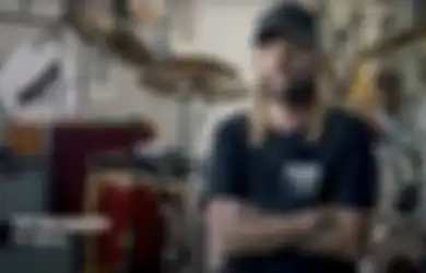 Tonton Trailernya di Sini! Wawancara Terakhir dari Mendiang Taylor Hawkins yang Difilmkan dalam Dokumenter 'Let There Be Drums!'