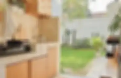Terang Saja Ibu RT Tanya-tanya Terus, Desain Dapur Kecil Terbuka di Belakang Rumah Bikin Mood Makin Happy, Ini 12 Foto Cantiknya