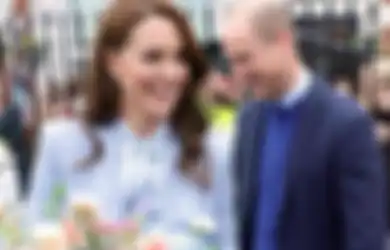 Berkunjung ke Irlandia Utara, Kate Middleton Tampil Manis dengan Coat Biru Muda