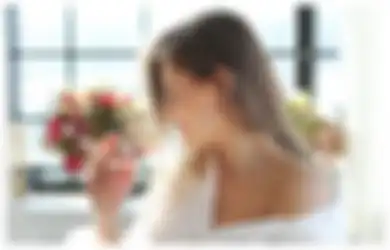 Alasan Parfum Tahan Lama Sebaiknya Disemprotkan Juga di Belakang Lutut
