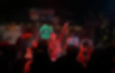 Pesta Perayaan 15 Tahun Perilisan Album Brandalisme Berlangsung Semarak, Walau Ternodai oleh Copet. Eka Annash: Keren Tuh Copet Skena!
