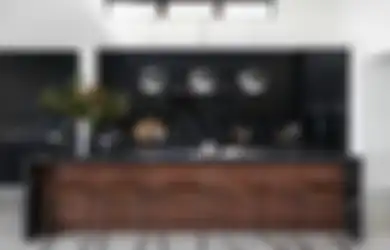6 Cara Desain Dapur Warna Hitam Agar Tampak Kian Elegan Jauh dari Kesan Pengap, Intip Foto Inspirasinya