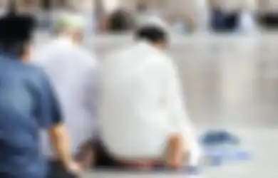 Ustaz Adi Hidayat Berpesan Agar Dibaca Laki-laki Usai Shalat Jumat, Amalan Doa Pendek Ini Ternyata Simpan Manfaat Luar Biasa