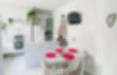 Foto Desain Dapur Warna Putih Minimalis Tampak Membosankan? Coba Ubah dengan 5 Cara Simpel Begini